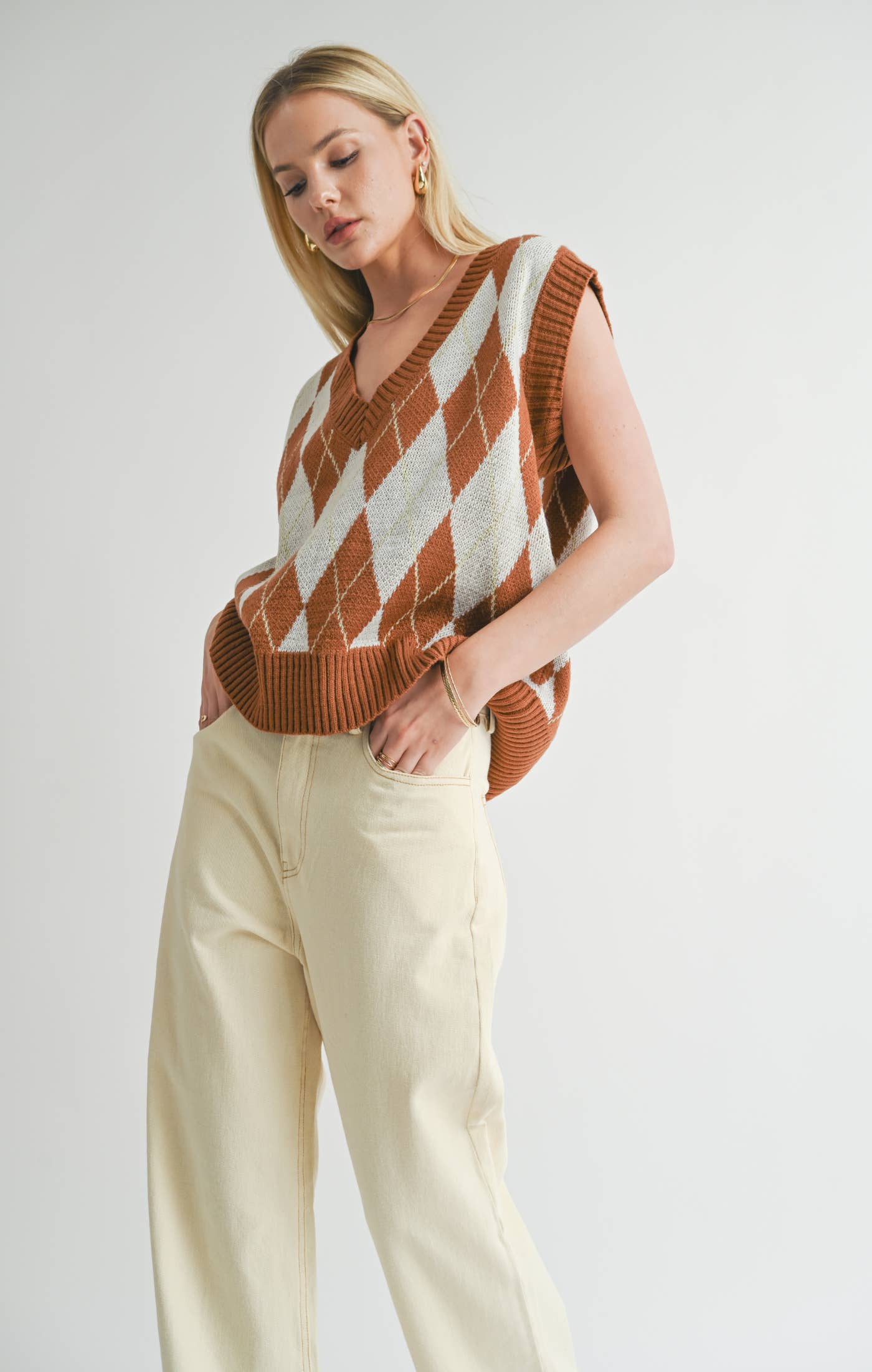 Shawna Argyle Sweater Vest: BROWN MULTI: LARGE