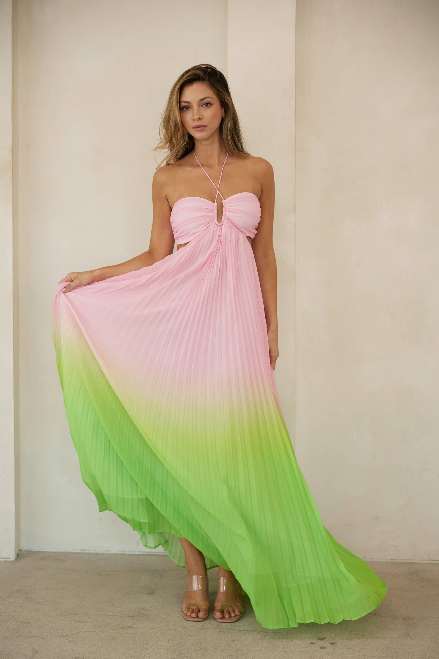 Sweetheart neck pleated maxi halter dress