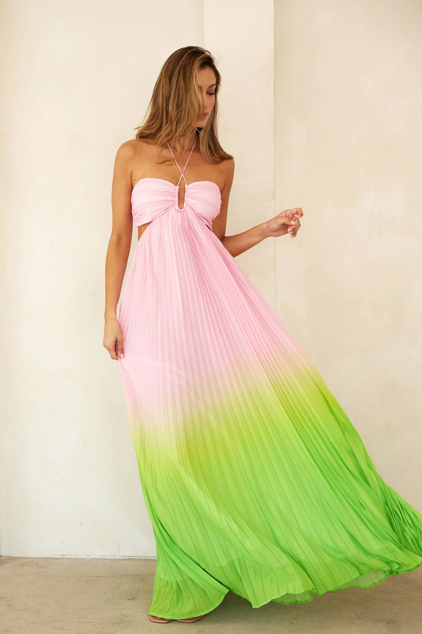 Sweetheart neck pleated maxi halter dress