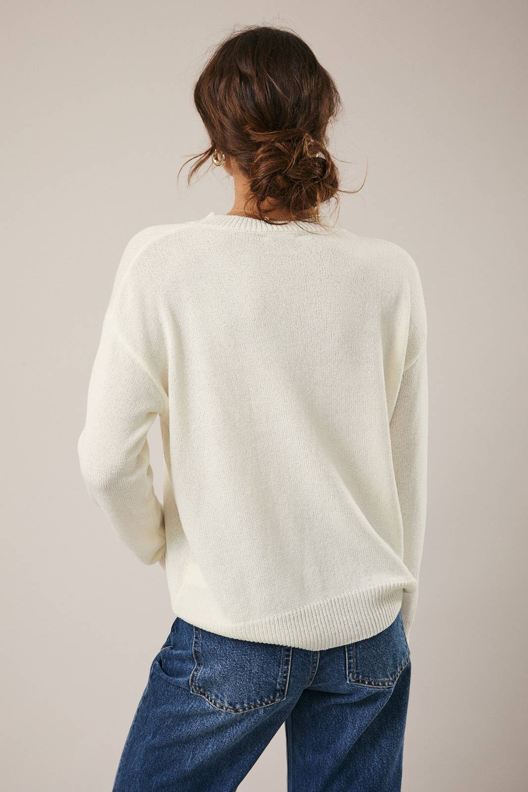 ROUND NECK LONG SLEEVE "LAKE" LT WEIGHT SWEATER: CREAM