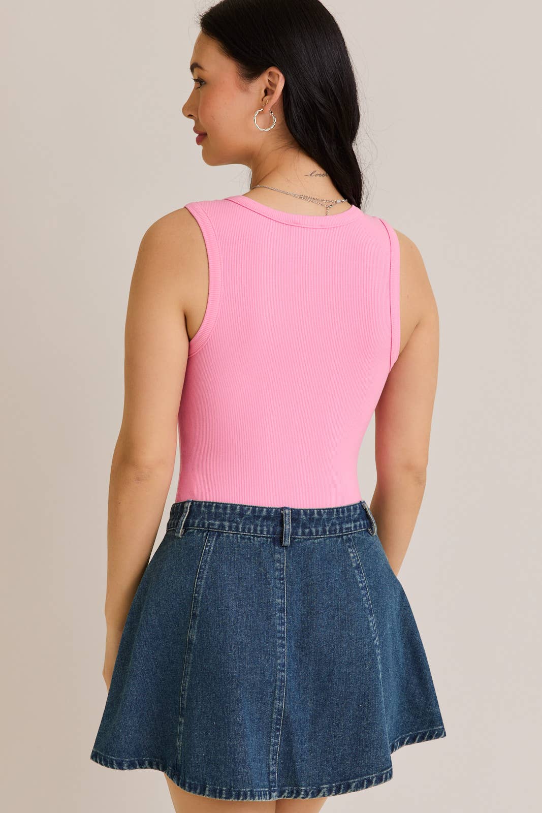 ROUND NECK SLEEVELESS BODYSUIT: Taupe