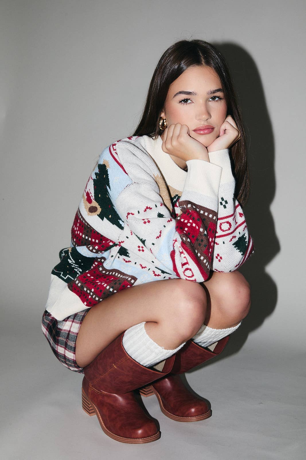 ROUND NECK CHRISTMAS GRAPHIC SWEATER