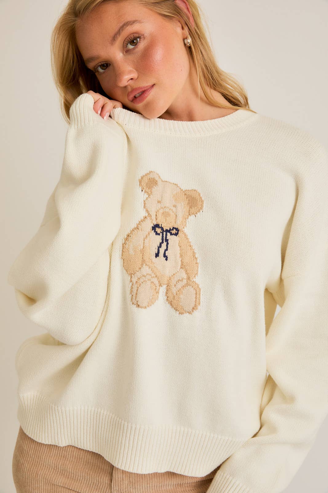 LONG SLEEVE CREW NECK TEDDY BEAR GRAPHIC SWEATER