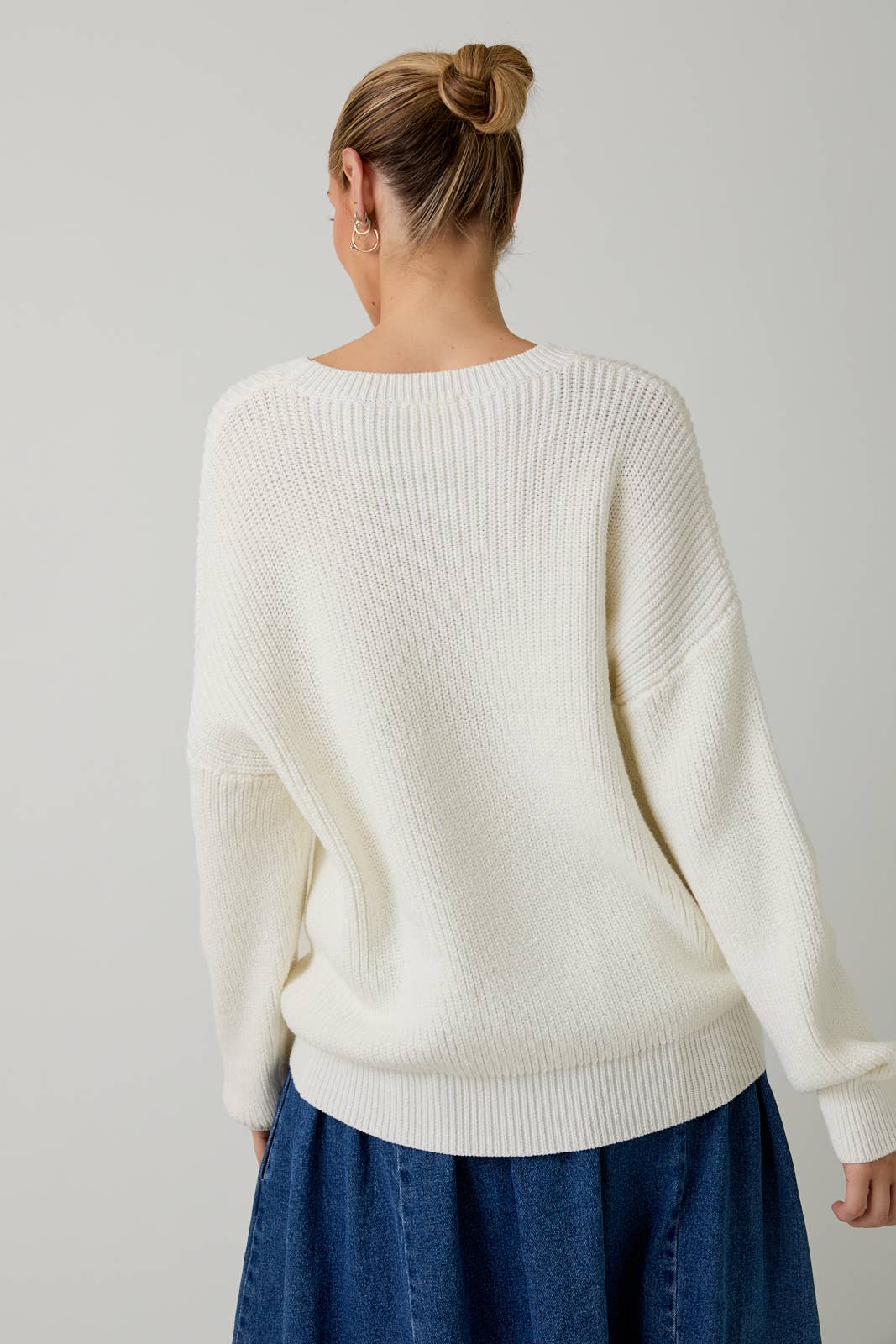 ROUND NECK LONG SLEEVE PANCAKE APLIQUE SWEATER