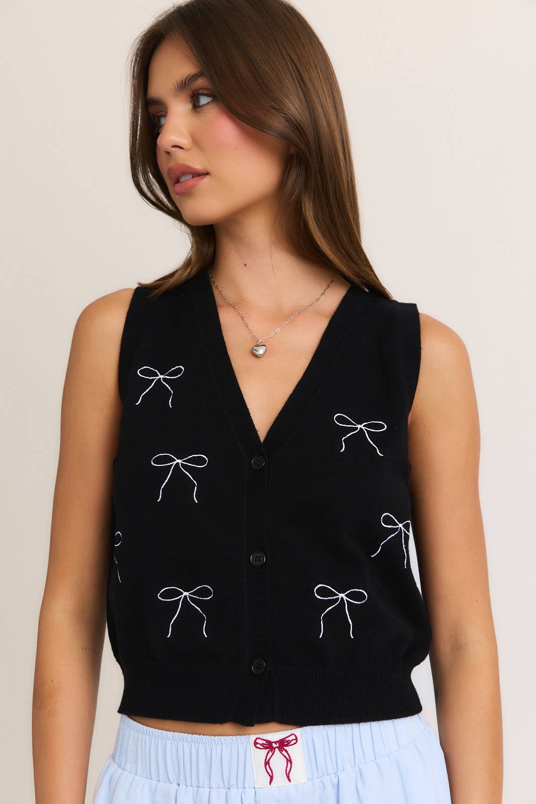 SLEEVELESS V-NECK BOW EMBO CROPPED SWEATER VEST