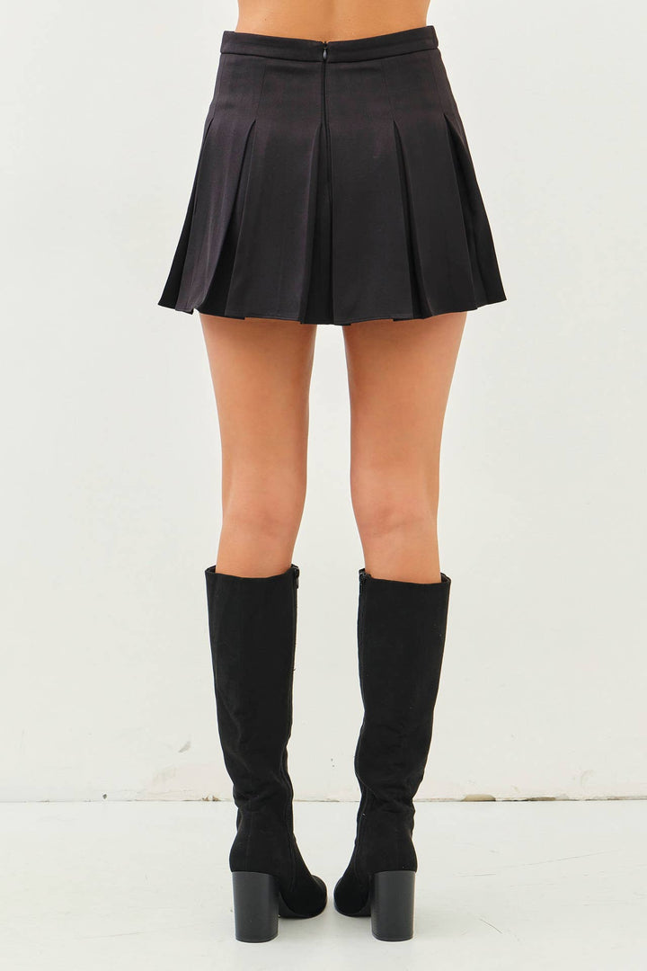 BELTED BUCKLE MICRO MINI PLEATED SKORT