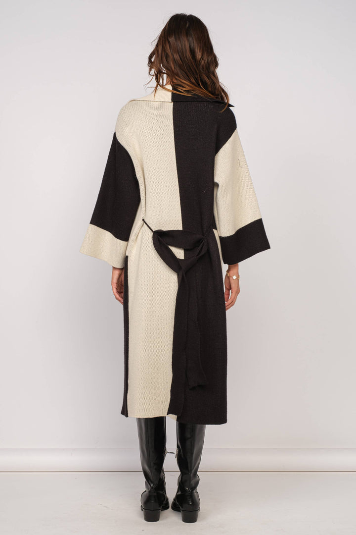 BLACK-IVORY PATCH PRINT LONG CARDIGAN SWEATER