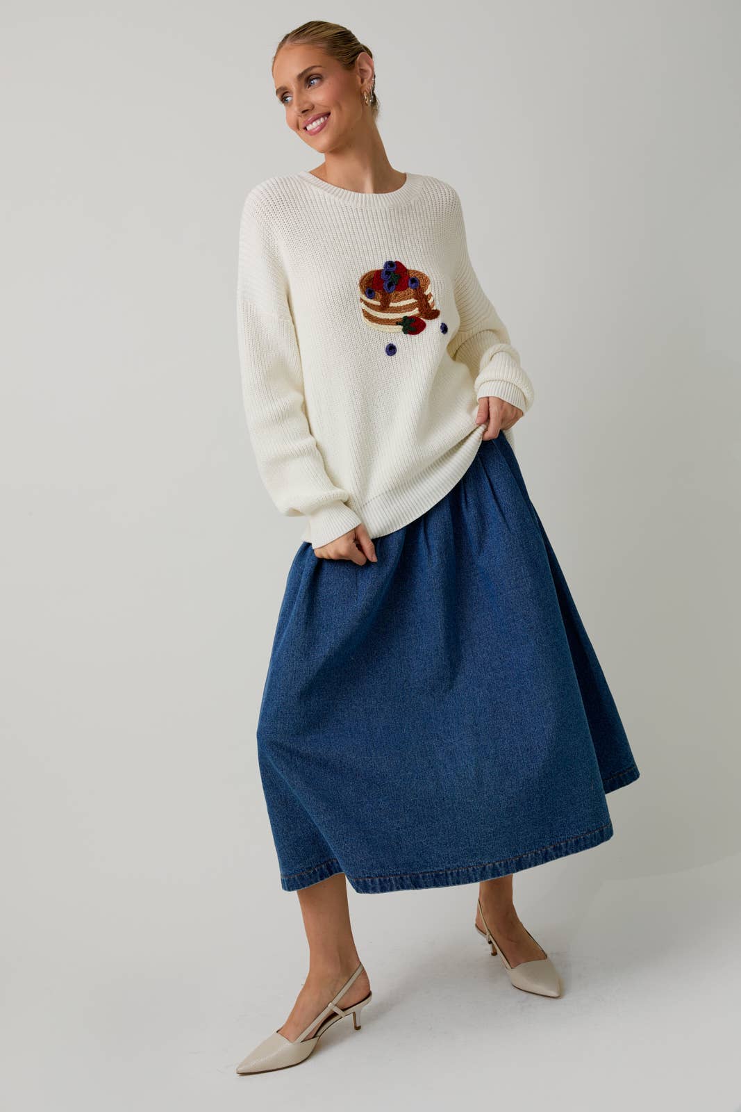 ROUND NECK LONG SLEEVE PANCAKE APLIQUE SWEATER