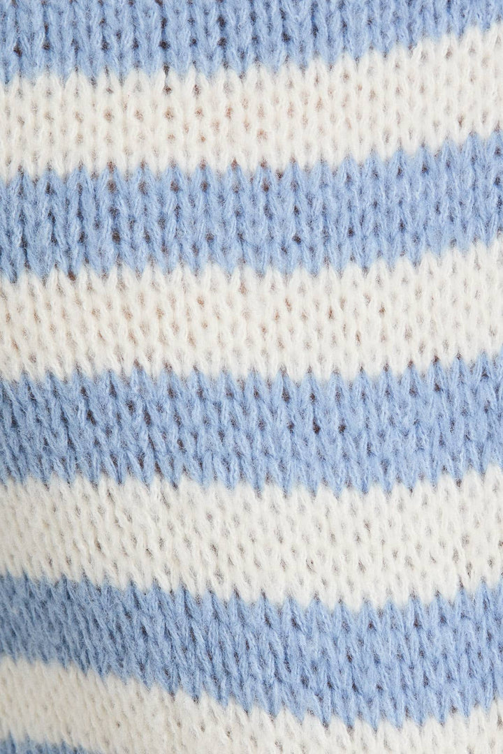 LONG SLEEVE V-NECK STRIPED CROPPED SWEATER- BUTTER