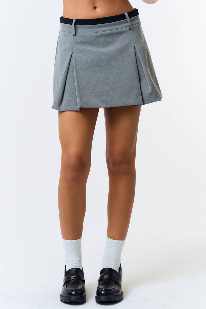 BELTED TAILORED PLEATES MINI SKORT