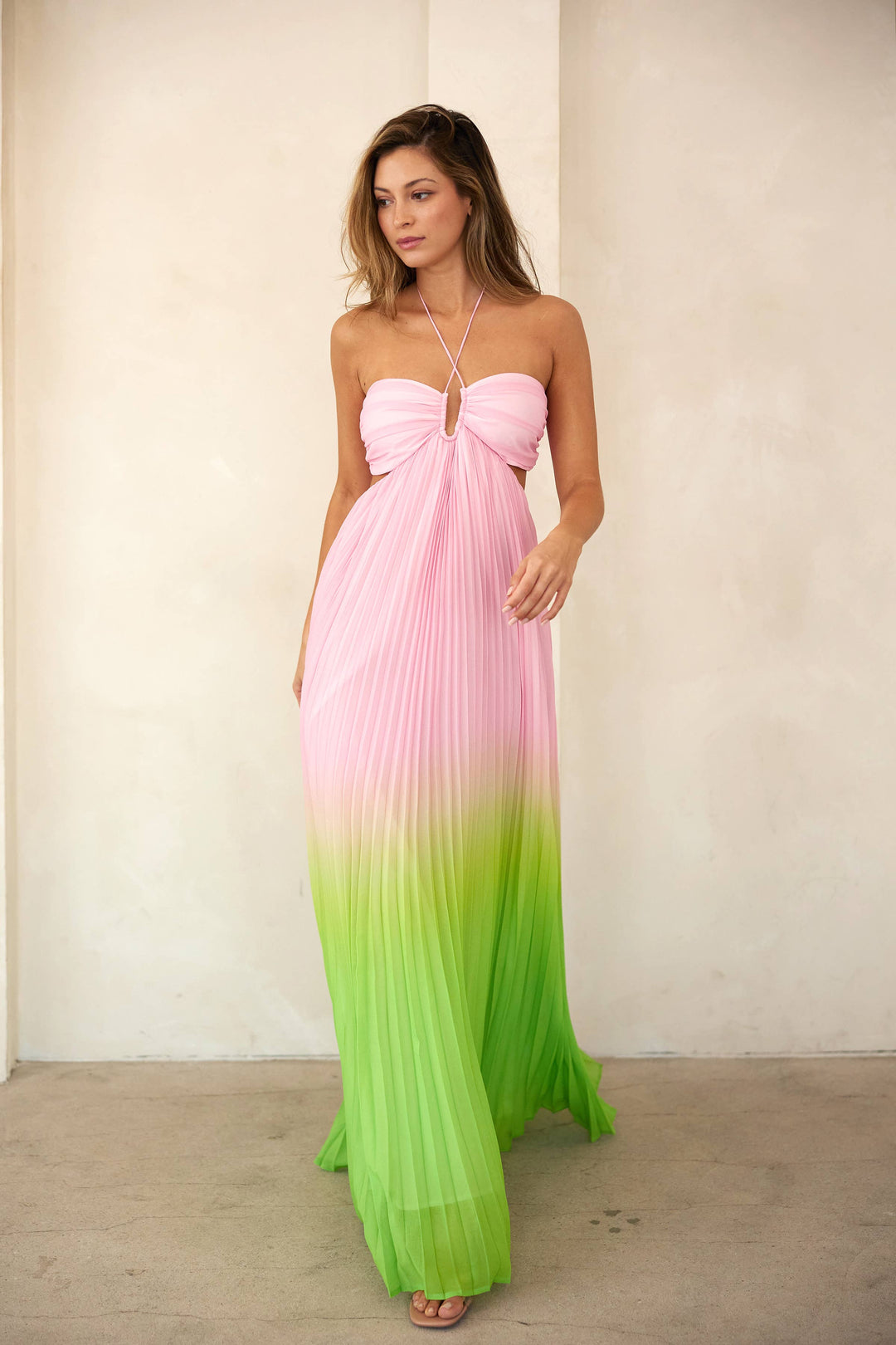 Sweetheart neck pleated maxi halter dress