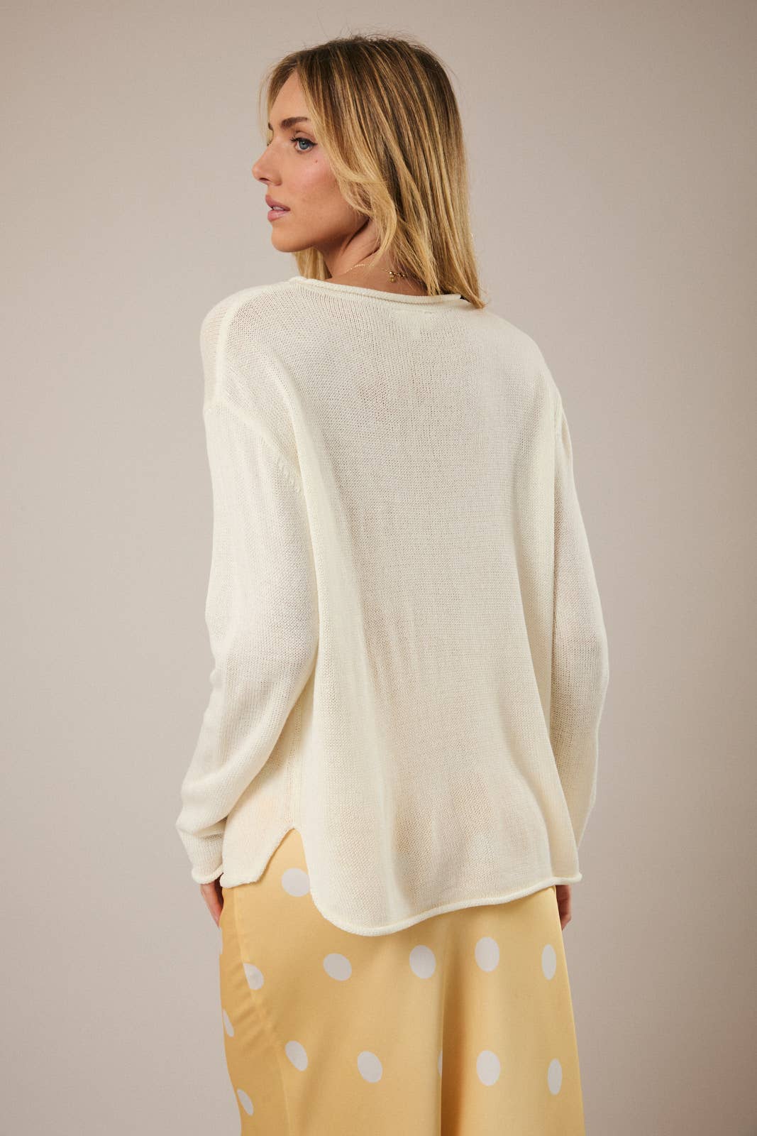 ROUND ROLL UP NECK LEMON GRAPHIC SWEATER: CREAM