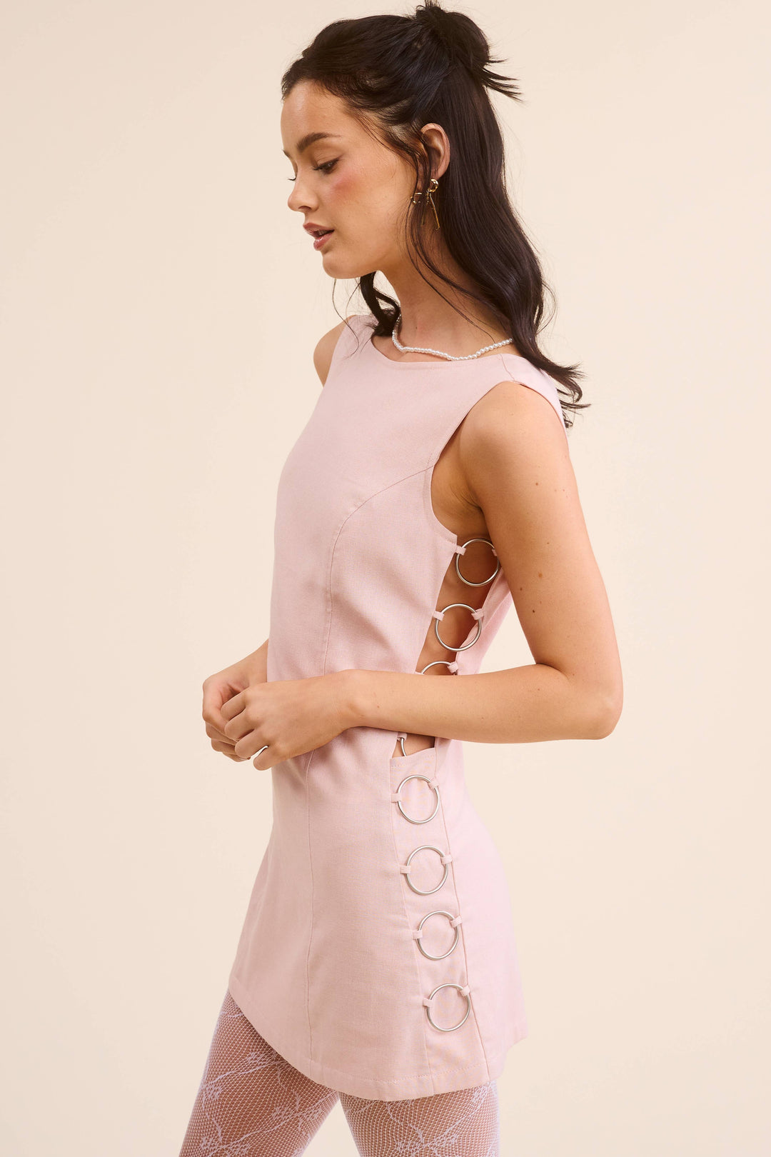 CUT-OUT RING LINEN BACK ZIPPER MINI DRESS